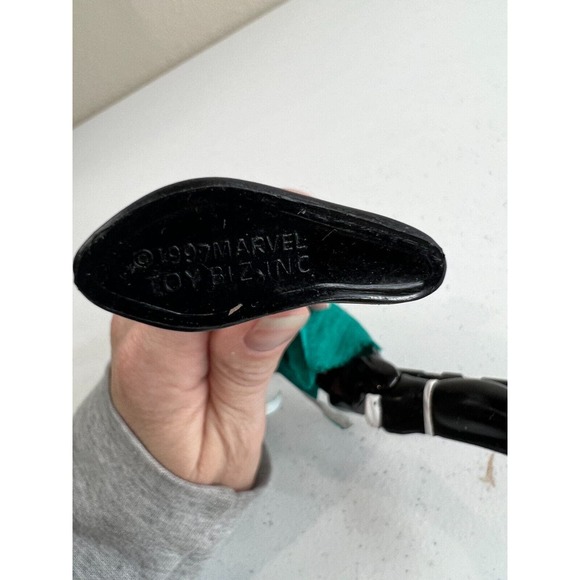 Vintage Toy Biz 48855 Multicolor Marvel Universe Ninja Rogue 10" Action Figure - Picture 5 of 6